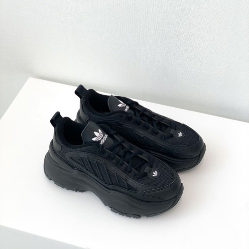 아디다스 오즈가이아 블랙 IG6045 JQ4110 대표 이미지
